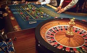 Meja Lightning Roulette dengan dealer langsung di platform androslot